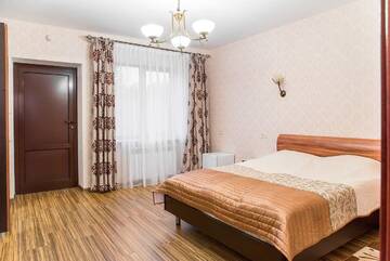 Фото номера Двухместный номер с 1 кроватью Загородные дома Villa Swan Lake г. Чурилово 3